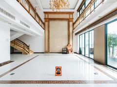 <b class=redBold>鸿翔花园</b> 7室2厅1厨5卫 341.7m² 精致装修