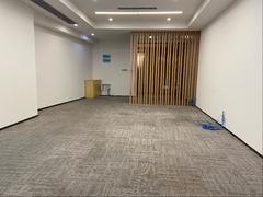 瑞思国际 高区,朝南枫水位,精装修,带家私,电梯口位置。