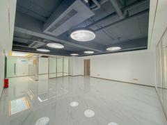 锦峰大厦 3+1格局,全新装修朝东,近地铁,滨河大道旁