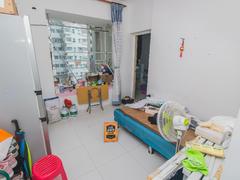 旭飞华达园一期 住家装修,户型方正,厅出大阳台,实房拍摄,请看图片