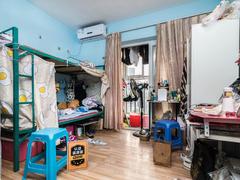 <b class=redBold>旭飞华达园二期</b> 1室0厅1厨1卫 28.09m² 精致装修